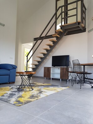 Panoramic Loft, 2 Bedrooms, Sea View | Living room