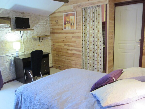 1 bedroom, WiFi, wheelchair access - LILAC SUITE BATHROOM AND WC PRIVATE (Saint-Jean-De-Sauves)
