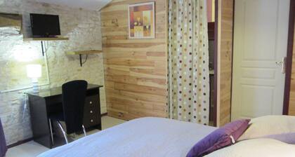 LILAC SUITE BATHROOM AND WC PRIVATE