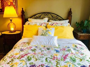 Family Suite, 2 Queen Beds, Non Smoking, Garden View, Private Bathroom | Desk, iron/ironing board, free WiFi, bed sheets - The Sunshine House (Vancouver)