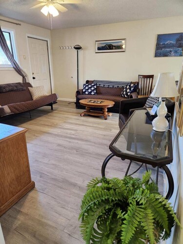 Ihanteellinen sijainti - Kävele kauppoihin, myymälöihin, ravintoloihin, lyhyen ajomatkan päässä Hike & Ski