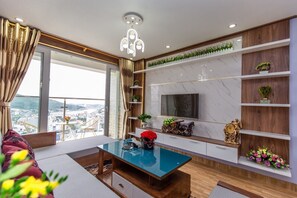 Apartment, 3 Schlafzimmer | Schreibtisch, schallisolierte Zimmer, Bügeleisen/Bügelbrett