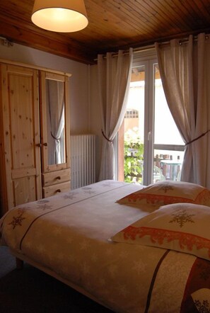 Individually decorated, individually furnished, iron/ironing board - L'Auberge de l'Impossible (Briançon)