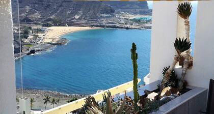 Huoneisto, jossa 180 asteen panoraamanäkymät merelle ja vuorille, Gran Canarian lämpimässä eteläosassa