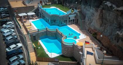 Huoneisto, jossa 180 asteen panoraamanäkymät merelle ja vuorille, Gran Canarian lämpimässä eteläosassa