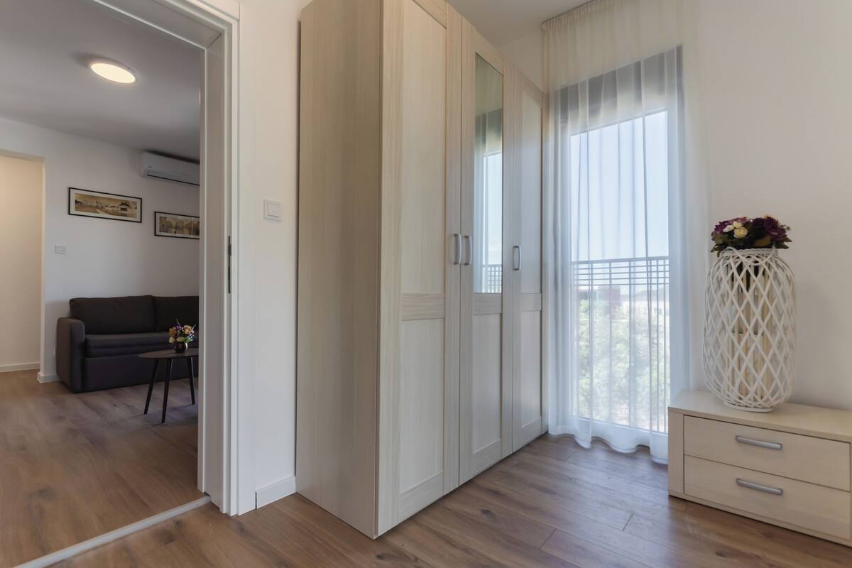 Comfort Apartment, 2 Bedrooms, Non Smoking, Sea View | 2 bedrooms, individually decorated, individually furnished, desk