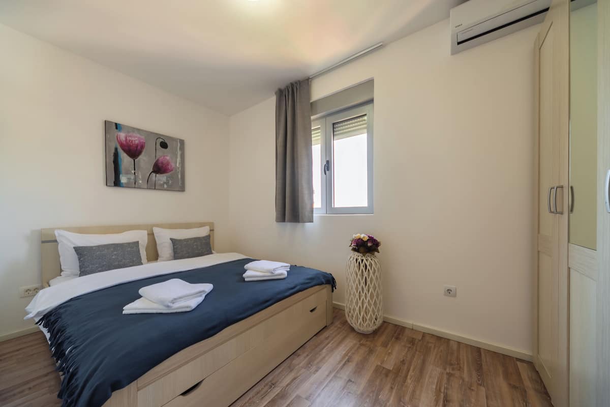 Family Apartment | 2 bedrooms, individually decorated, individually furnished, desk