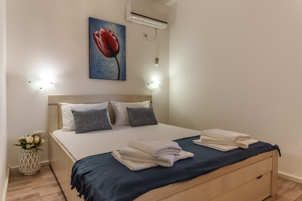 Standard Apartment, 1 Bedroom, Non Smoking, Partial Sea View | 2 bedrooms, individually decorated, individually furnished, desk
