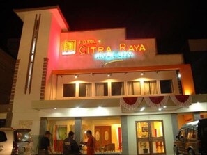 Front of property – evening/night - Citra Raya Hotel Banjarmasin (Banjarmasin)