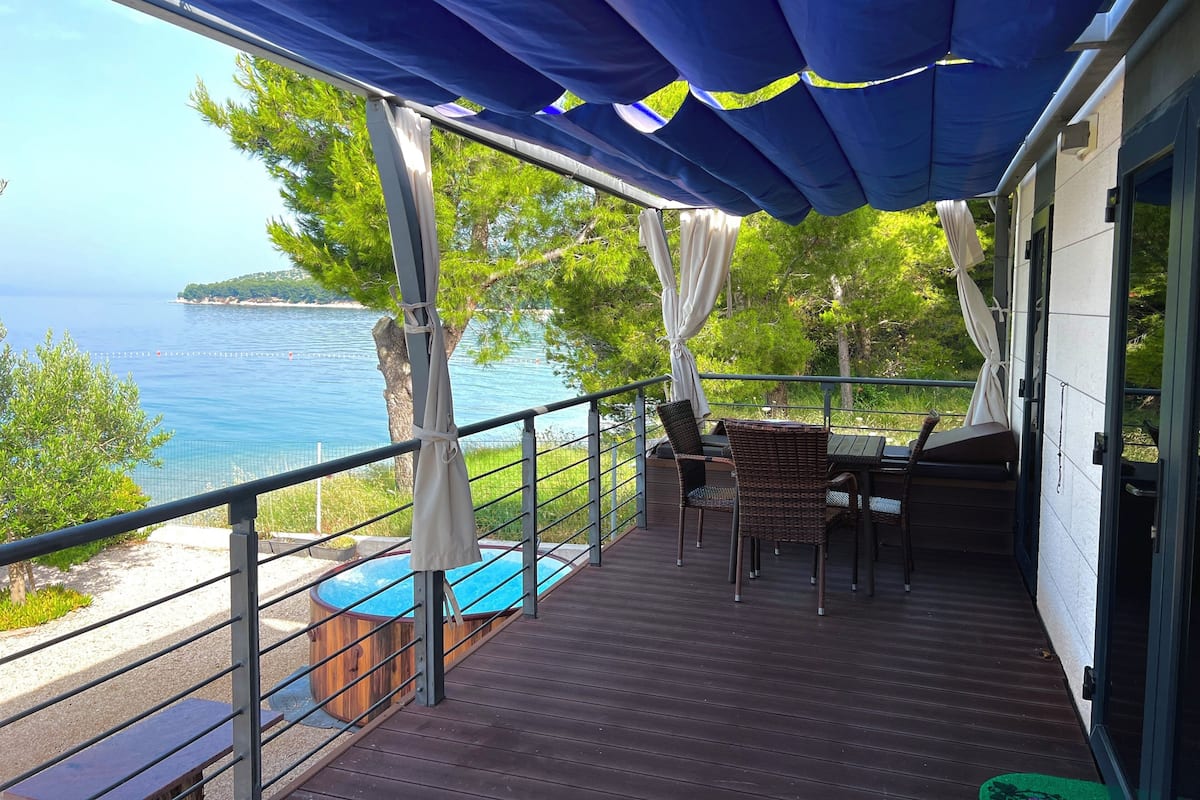 Mobile Home Sea View with Jacuzzi | Truy cập Internet không dây miễn phí, bộ trải giường 