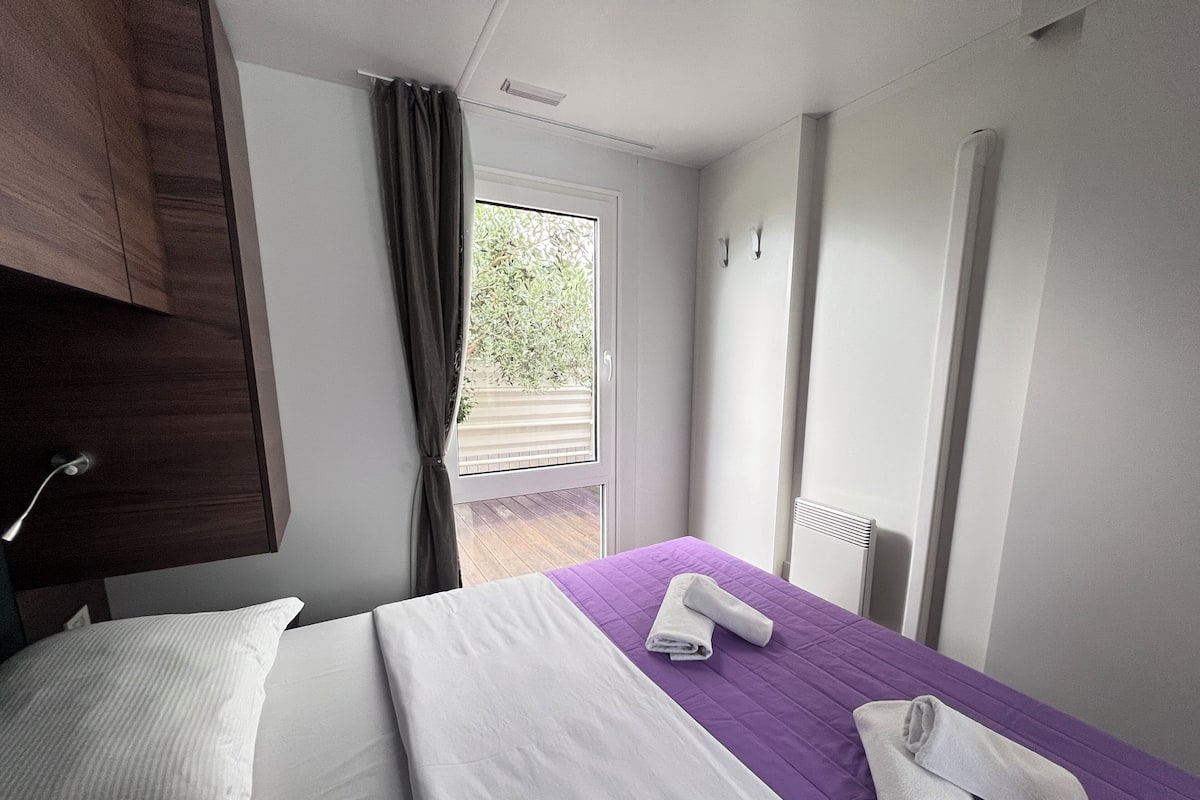 Mobile Home Premium | Truy cập Internet không dây miễn phí, bộ trải giường 