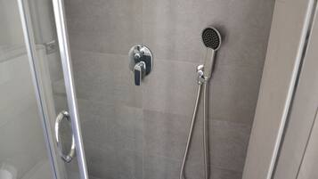 Standard Triple Room, City View | Bathroom | Shower, rainfall showerhead, free toiletries, hair dryer