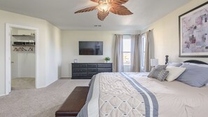 6 bedrooms, desk, iron/ironing board, travel cot