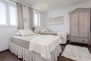 3 chambres, fer et planche à repasser, Wi-Fi, draps fournis