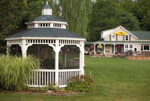 Property grounds - Lake House - Shore Meadows Beach/Pool (Lake George)