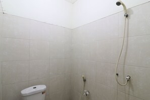 ファミリー ルーム | バスルーム | シャワー、レインフォールシャワー、タオル