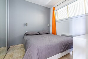 2 bedrooms, iron/ironing board, travel cot, free WiFi