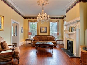 House, Multiple Beds (Washington Square Manor) | Living room