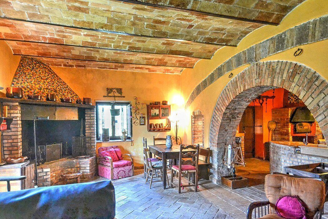 Villa Ascanio: Eine Herrliche Vierstöckige Steinvilla. - Montefiascone