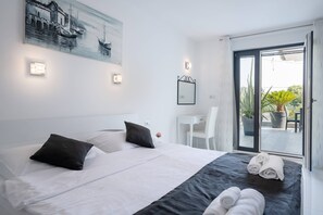 6 bedrooms, in-room safe, iron/ironing board, travel cot