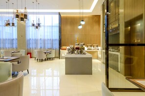 Frühstücksbuffet gegen Gebühr