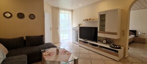 Smart TV - GardenView Apartments & Suites (Nüdlingen)