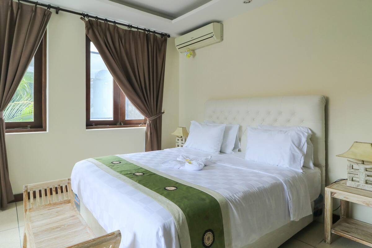 2 bedrooms, in-room safe, iron/ironing board, free WiFi