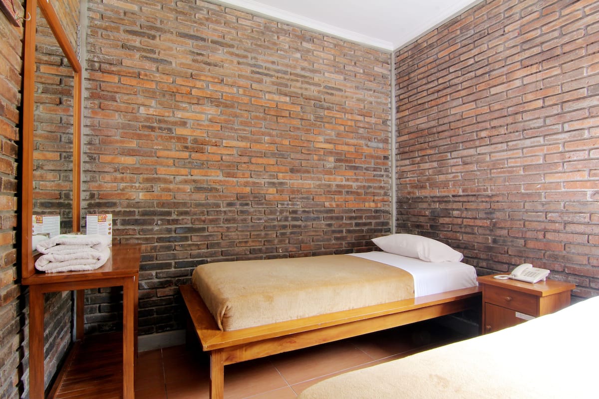 Desk, WiFi (free), bed sheets