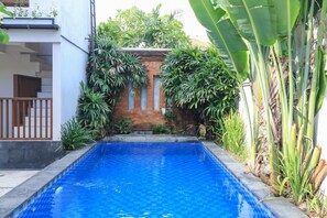 Outdoor pool - Ardita Residence by Zuzu (Denpasar)