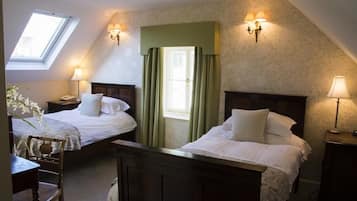 Twin Room | 1 bedroom, individually decorated, individually furnished, soundproofing