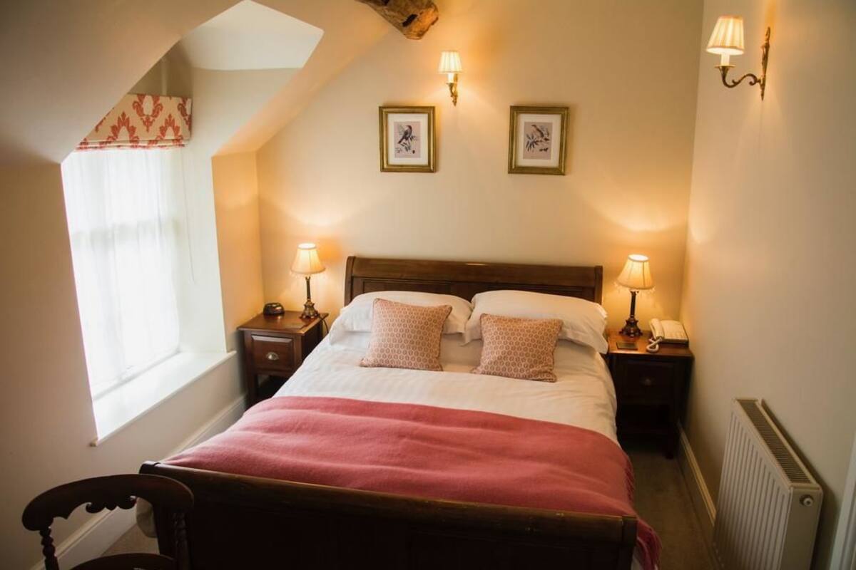 Small Double Room | 1 bedroom, soundproofing, cribs (surcharge), WiFi (free)
