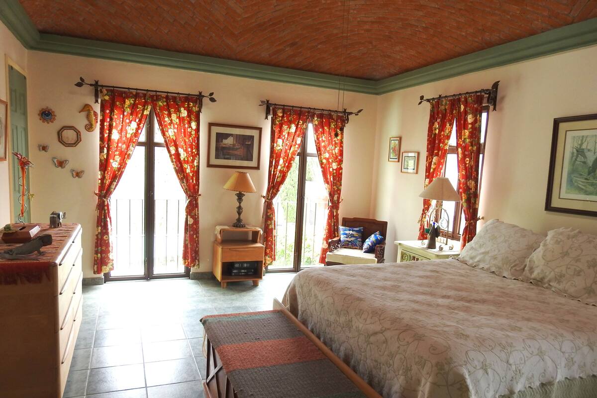Junior Room, 1 Double Bed, Non Smoking, Courtyard View | Iron/ironing board (on request), WiFi (free), bed sheets