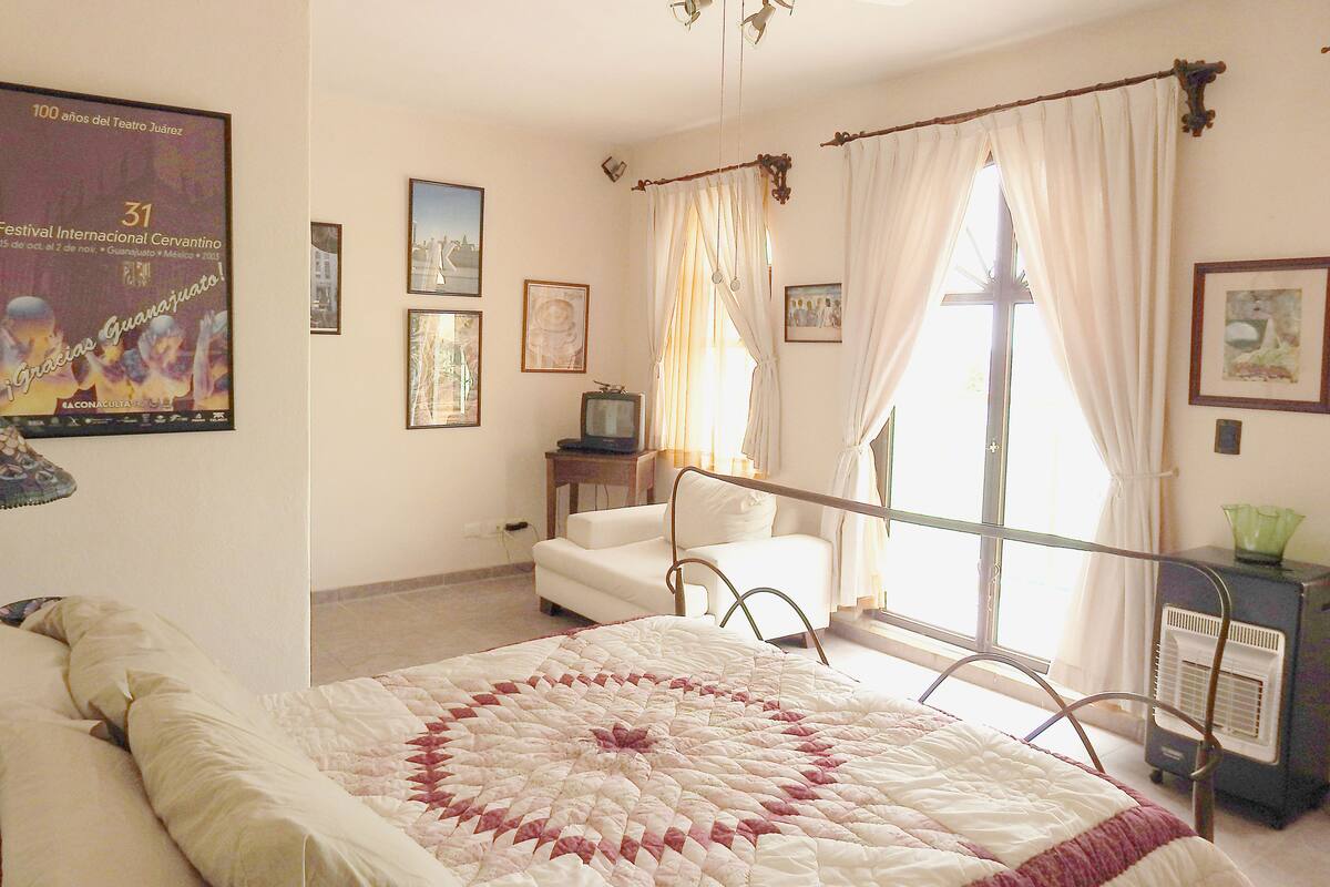Room, 1 Double Bed, Non Smoking, Courtyard View | Iron/ironing board (on request), WiFi (free), bed sheets