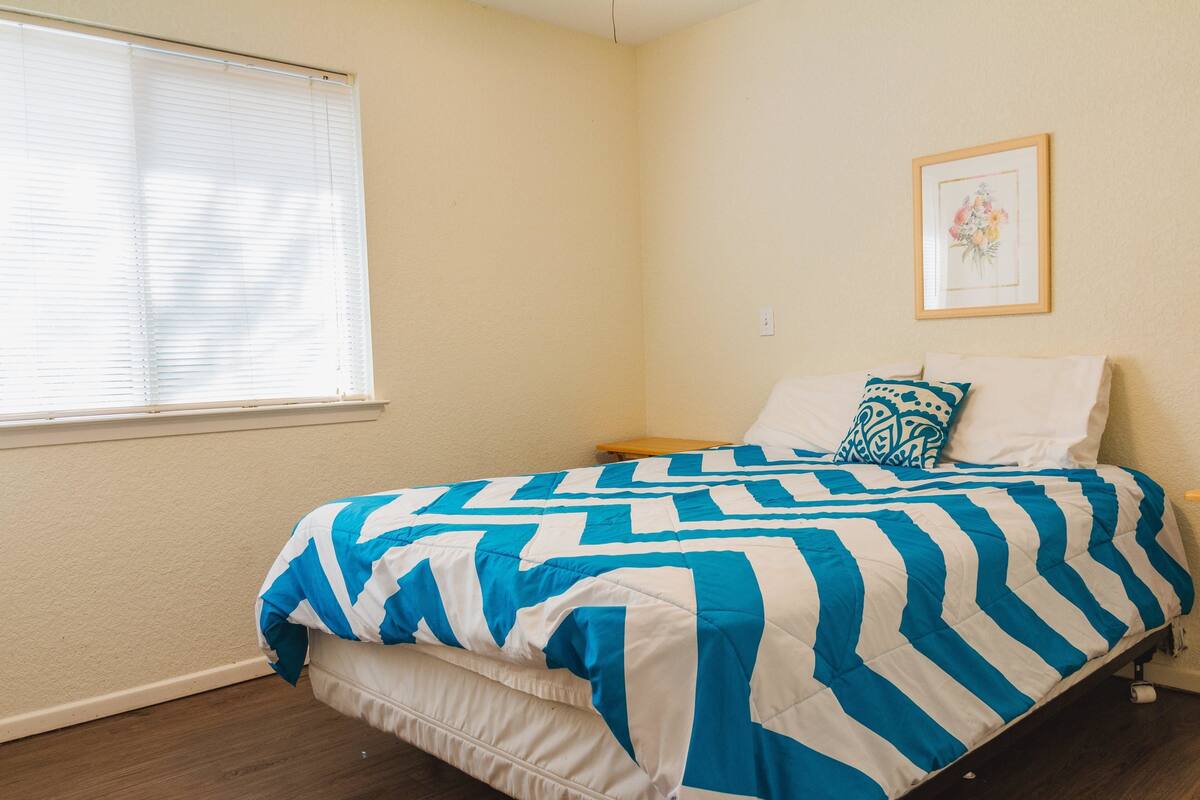 12 bedrooms, bed sheets