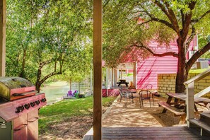 House, 5 Bedrooms | BBQ/picnic Area - River Roads Escapes (New Braunfels)