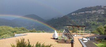 "Le Milan d'Or": family accommodation for 12 people on the edge of the maquis.