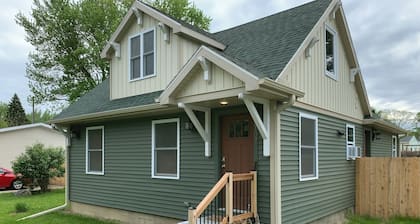 Park Right by Your Door -1 BR, 1 Bath, Full Kitchen, 1st Floor Laundry.