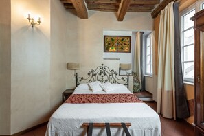2 bedrooms, iron/ironing board, Internet, bed sheets