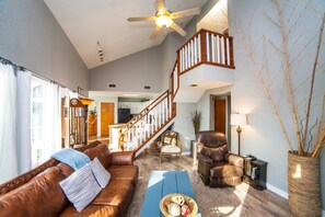 House, 4 Bedrooms | Living area