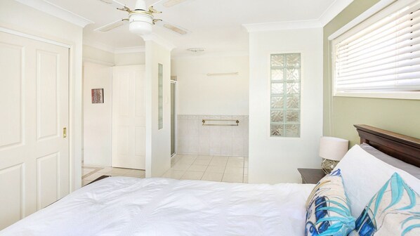 3 bedrooms, iron/ironing board, free WiFi, bed sheets