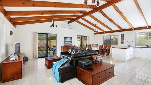 Michael Street 39, Golden Beach