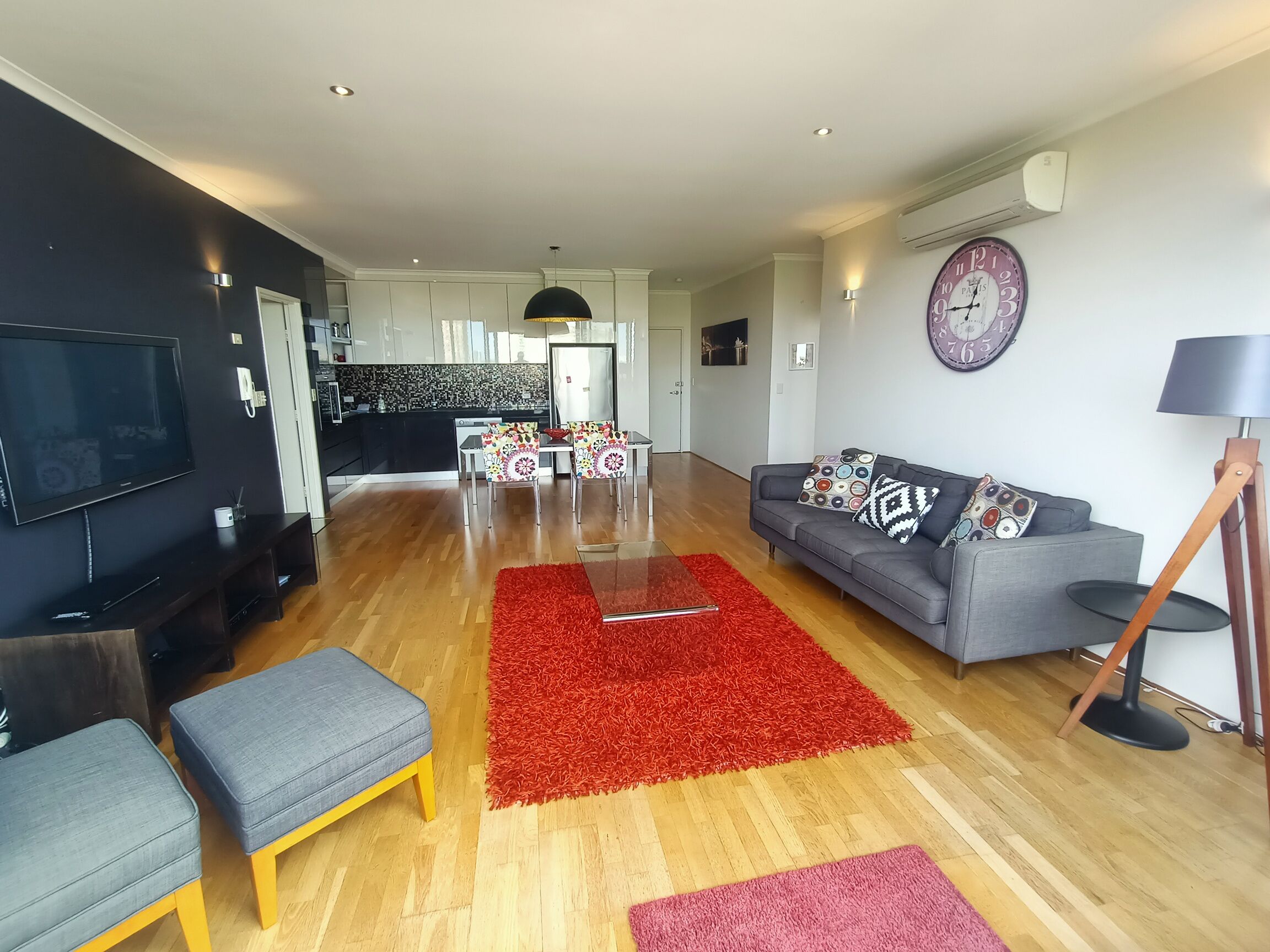 Contemporary Top Floor Apartment