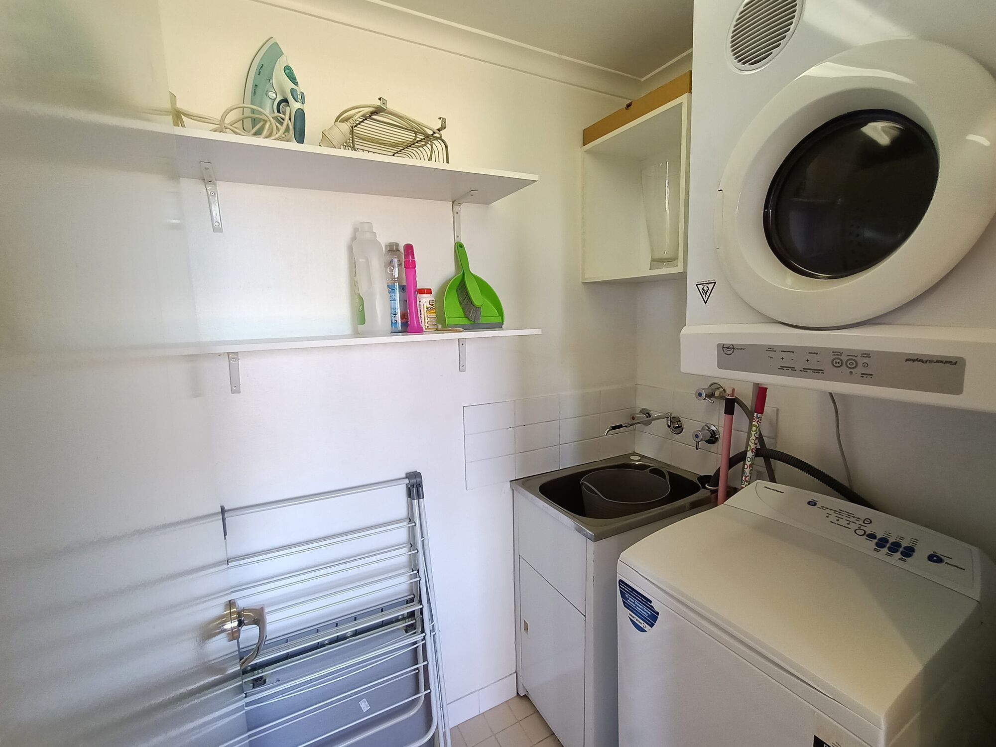 Contemporary Top Floor Apartment with City Views — image 3