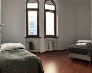 3 makuuhuonetta, silitysrauta/-lauta, Wi-Fi, vuodevaatteet