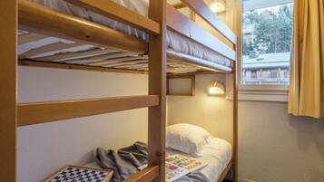 Free WiFi, bed sheets