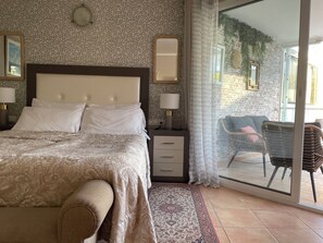 2 bedrooms, in-room safe, desk, iron/ironing board