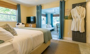 3 chambres, bureau, fer et planche à repasser, lit parapluie