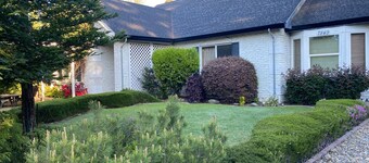 Charming Private Very Romantic Studio. Pool access.