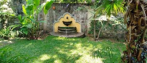 المنطقة المحيطة بالمنشأة