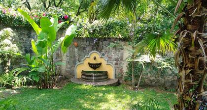 Elegante Apt + Atitlan / Volcano Views @ 7 Volcanes